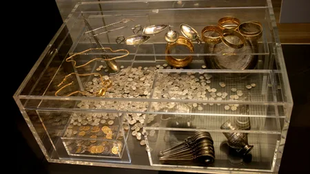 Man Searching for Lost Hammer Finds Largest Roman Treasure Hoard in Britain