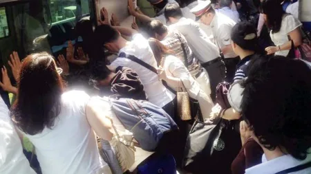 40 Commuters Pushed a 32-Ton Train to Free a Trapped Woman