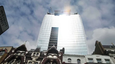 A London skyscraper accidentally became a giant curved mirror. Its glass facade focused sunlight int